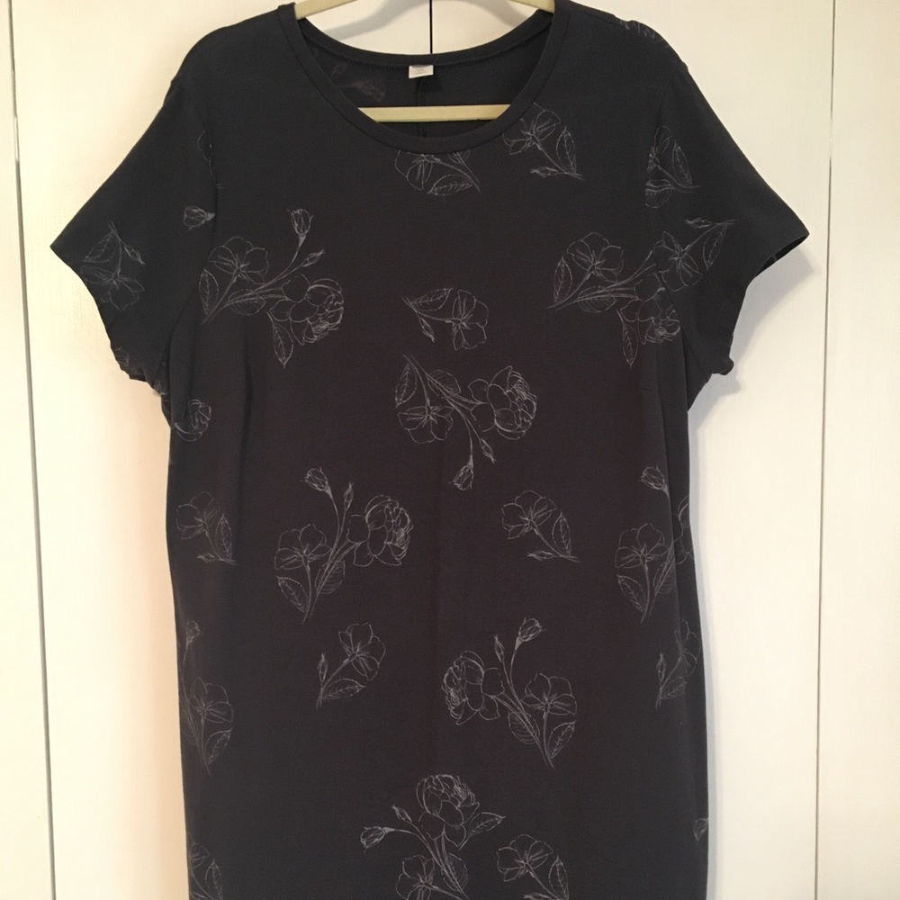 Old Navy dark gray/soft gray floral t-shirt dress
